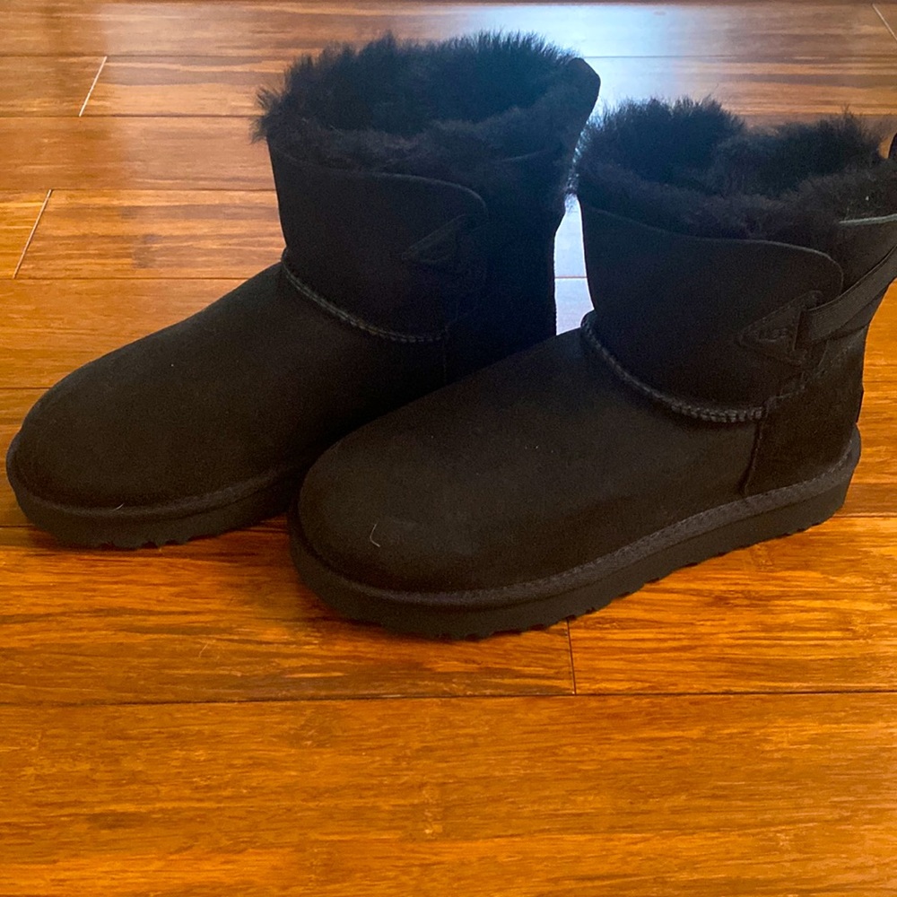 NEW UGG Mid Rise Boot